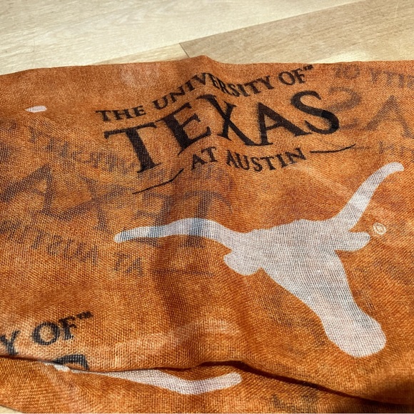 The University of Texas Longhorn Infiniti scarf new with tags - Picture 2 of 4